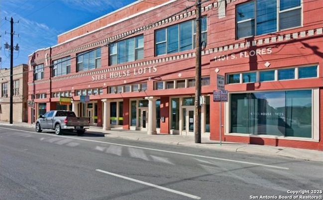 Exterior, Facade, Chicago School