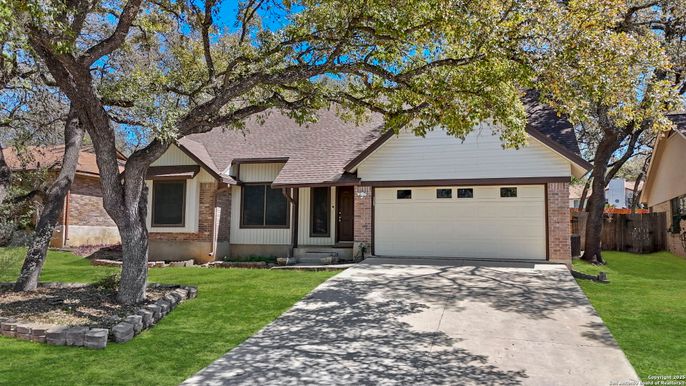Attached, Exterior, Facade, Brick Facade, Ranch