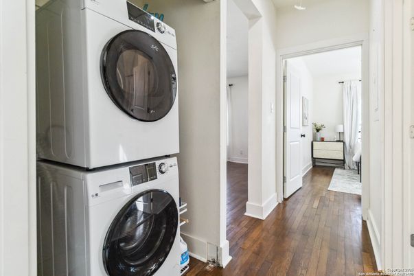 Interior, Utility Closets, Washer, Wood Texture Flooring