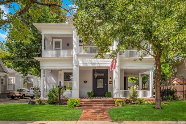 Exterior, Facade, American Foursquare