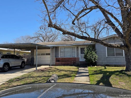 Attached, Exterior, Facade, Ranch
