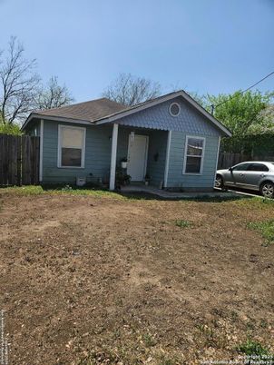 Backyard, Exterior, Facade, Ranch
