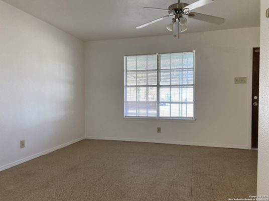 Empty room, Interior