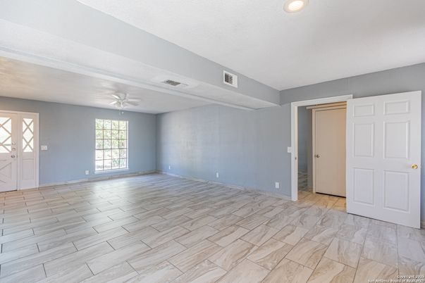 Empty room, Interior, Recessed Lighting