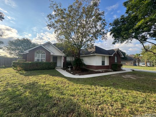 Backyard, Exterior, Facade, Brick Facade, Ranch