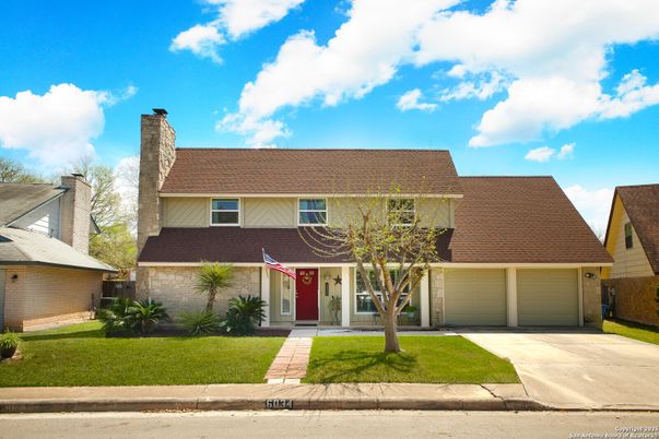 Attached, Exterior, Facade, Cape Cod