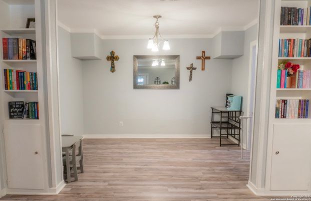 Interior, Pendant Lights, Wood Texture Flooring
