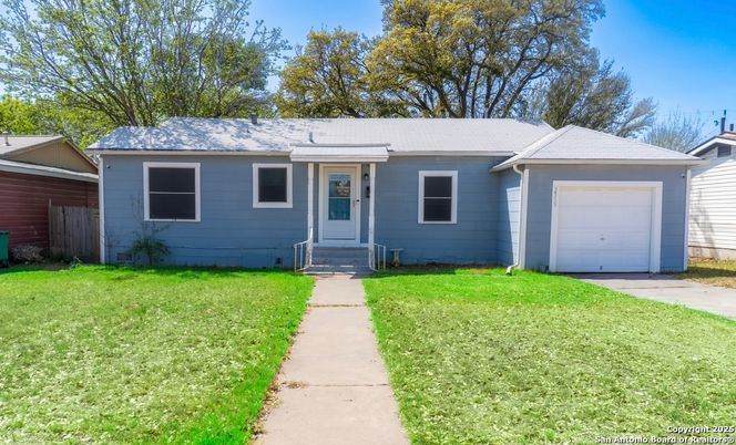 Attached, Exterior, Facade, Ranch