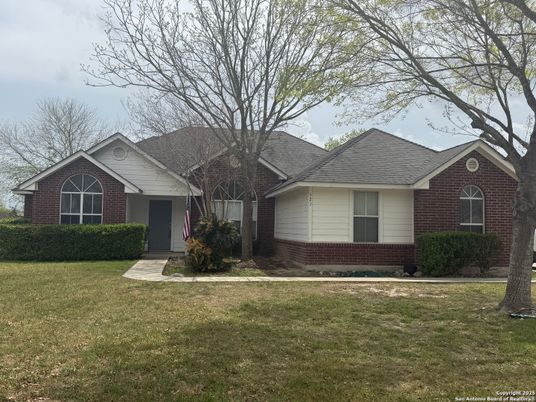 Exterior, Facade, Brick Facade, Ranch