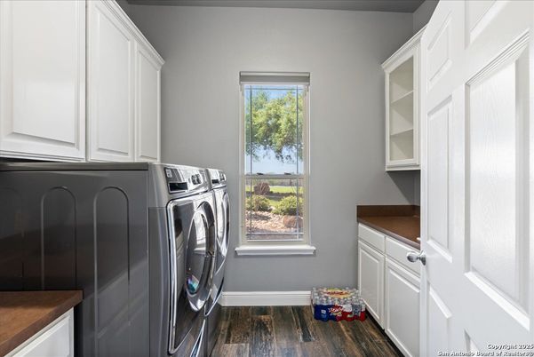 Interior, Washer, Wood Texture Flooring