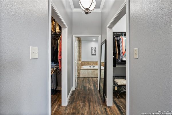 Interior, Walk-in Closets, Wood Texture Flooring
