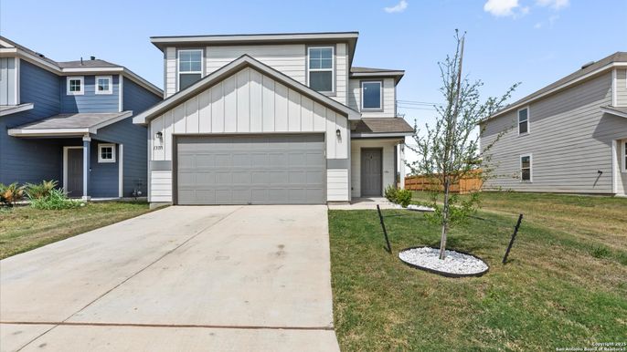 Attached, Exterior, Facade, American Craftsman