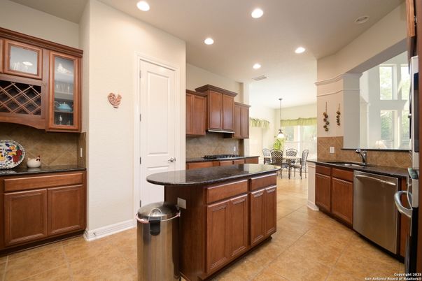 Dining room, Interior, Kitchen, Pendant Lights, Recessed Lighting, Stainless Steel Appliances