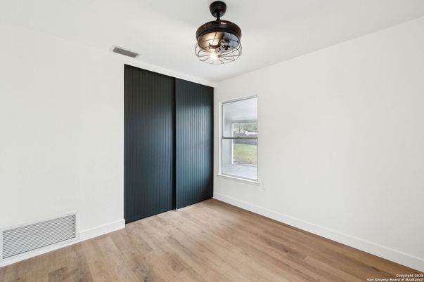 Chandelier, Empty room, Interior, Wood Texture Flooring