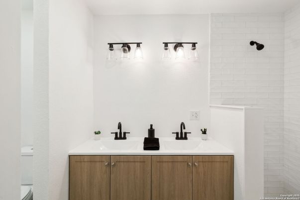 Bathroom, Dual Sink Vanities, Interior