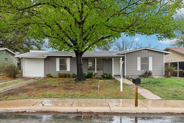 Attached, Exterior, Facade, Ranch