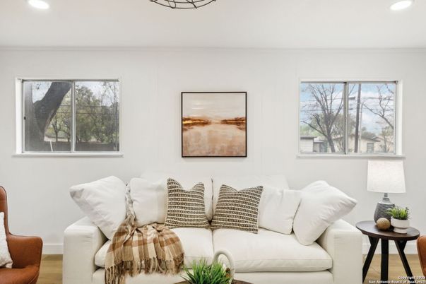 Interior, Living room, Recessed Lighting, Wood Texture Flooring