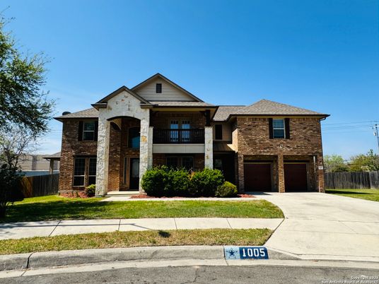 Attached, Exterior, Facade, Brick Traditional