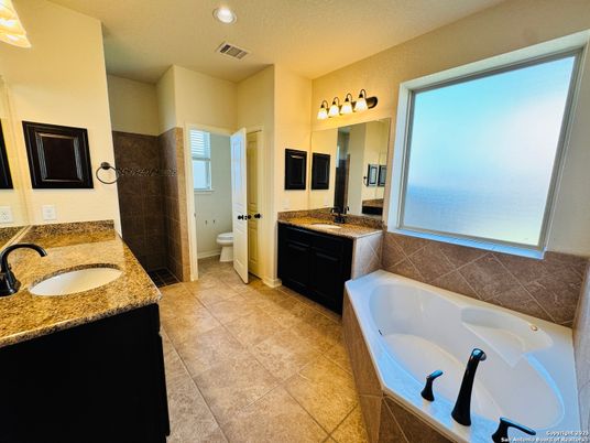 Bathroom, Dual Sink Vanities, Interior, Recessed Lighting