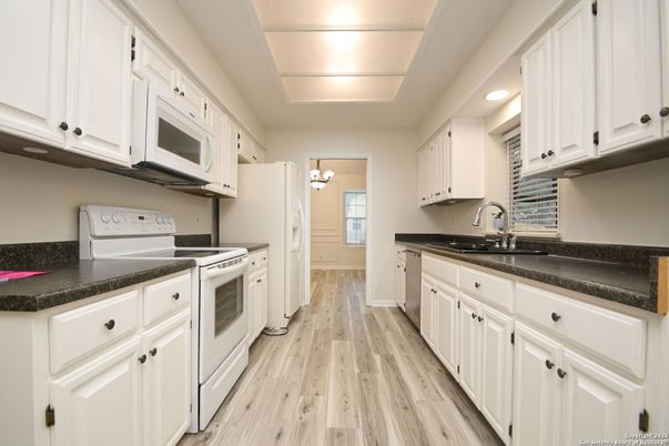 Chandelier, Interior, Kitchen, Recessed Lighting, Wood Texture Flooring