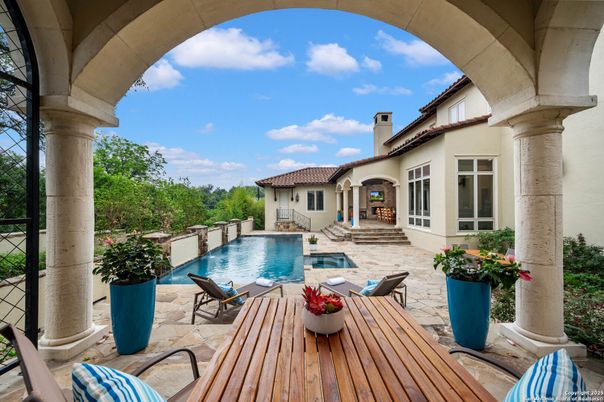 Exterior, Pool