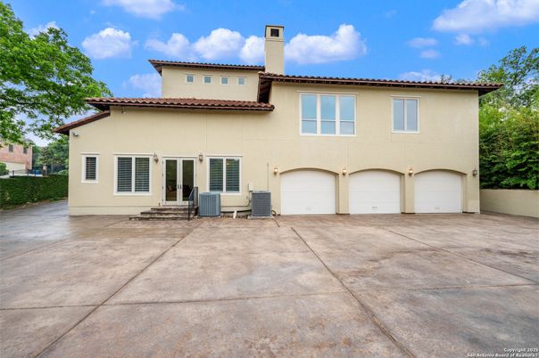 Attached, Exterior, Facade, Spanish Mediterranean