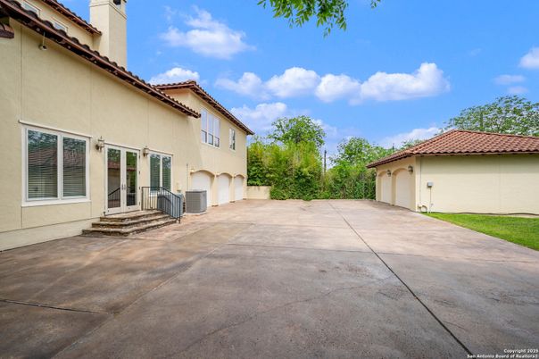 Detached Garage, Exterior