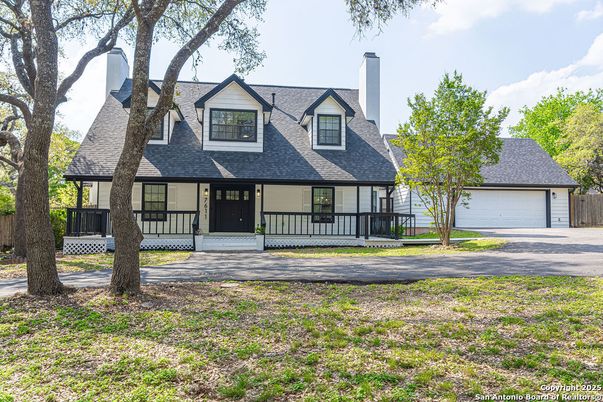 Attached, Exterior, Facade, Cape Cod