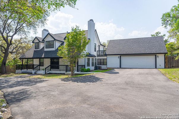 Attached, Exterior, Facade, Cape Cod
