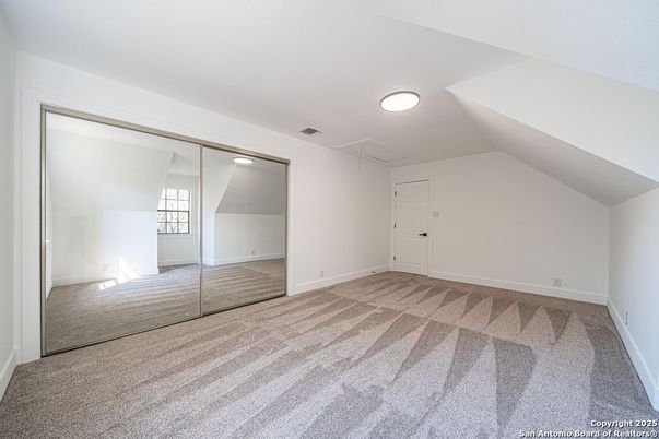 Empty room, Interior