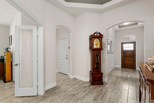 Interior, Recessed Lighting, Wood Texture Flooring