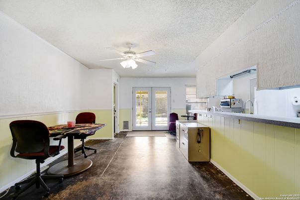 Home Office, Interior