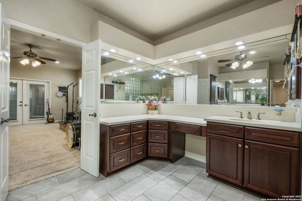Bathroom, Interior, Recessed Lighting