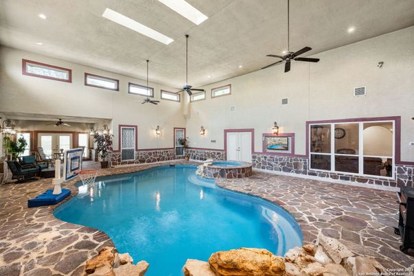 Interior, Pendant Lights, Pool, Recessed Lighting