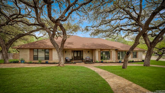 Backyard, Exterior, Facade, Ranch
