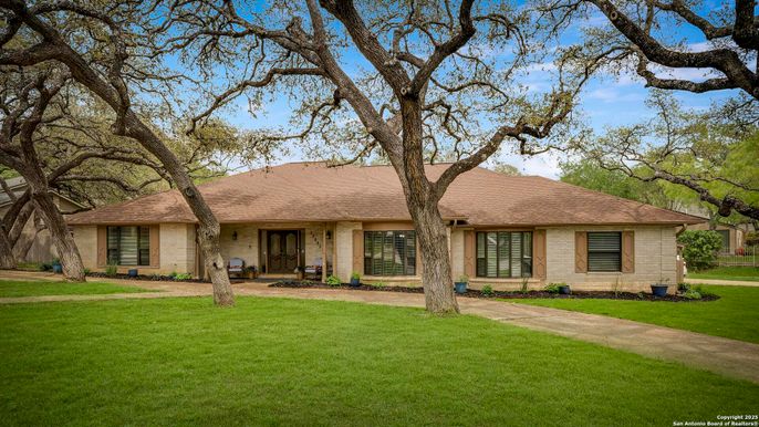 Backyard, Exterior, Facade, Ranch