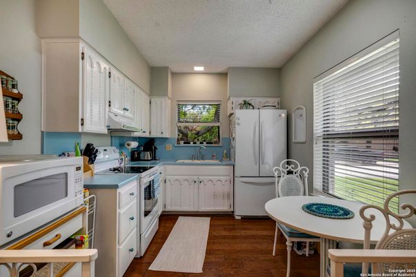Dining room, Interior, Kitchen, Recessed Lighting, Wood Texture Flooring