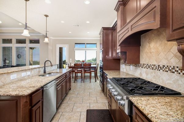 Dining room, Interior, Kitchen, Pendant Lights, Recessed Lighting, Stainless Steel Appliances