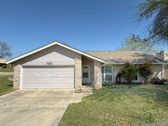 Attached, Exterior, Facade, Ranch