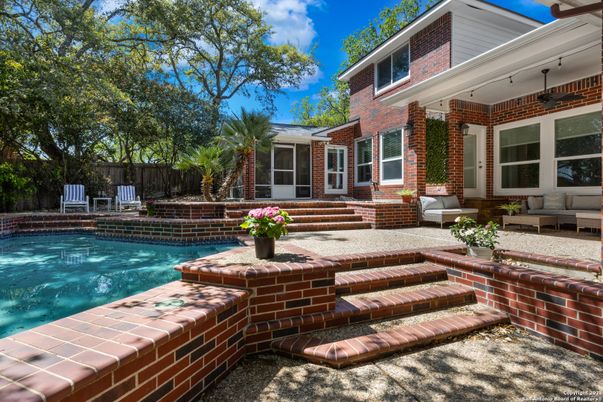 Exterior, Pool