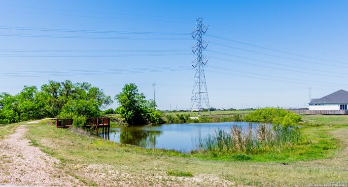 Exterior, Lake