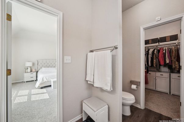 Bathroom, Bedroom, Interior, Walk-in Closets, Wood Texture Flooring