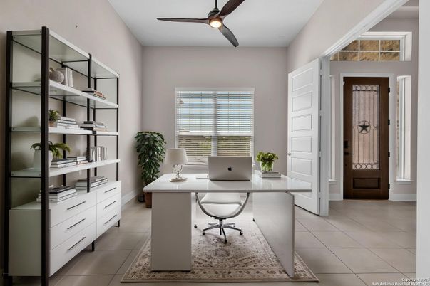 Home Office, Interior