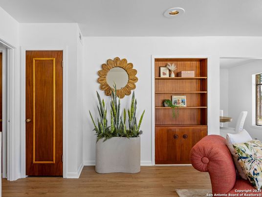 Interior, Recessed Lighting, Wood Texture Flooring