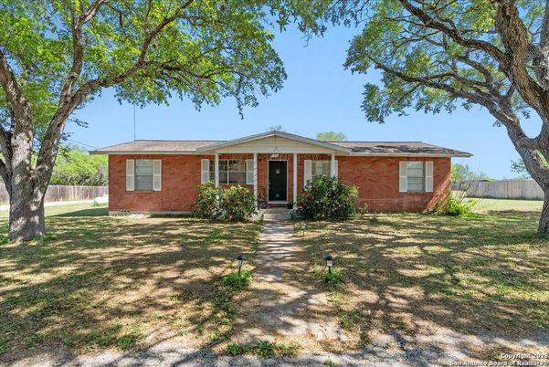 Exterior, Facade, Brick Facade, Ranch
