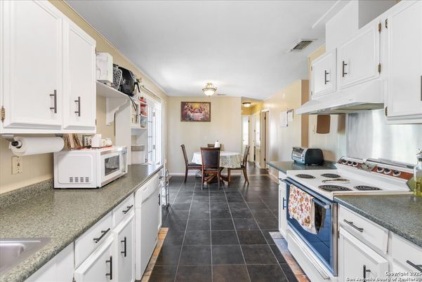 Chandelier, Dining room, Interior, Kitchen