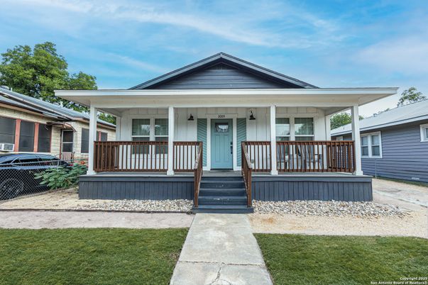 Exterior, Facade, American Craftsman