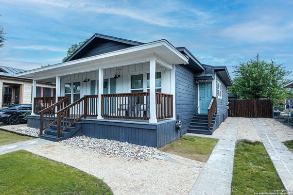 Exterior, Facade, American Craftsman