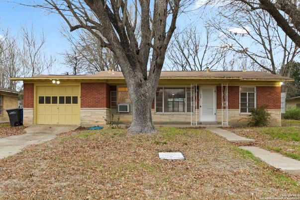 Attached, Exterior, Facade, Brick Facade, Ranch