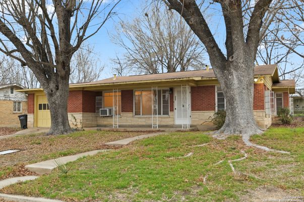 Attached, Exterior, Facade, Brick Facade, Ranch
